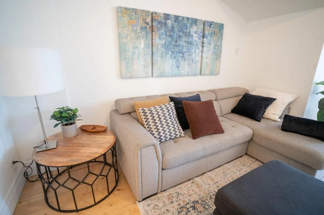 Superb 1 Bed & Sofa Bed Steps Away From Cdn Metro Apartment Montreal