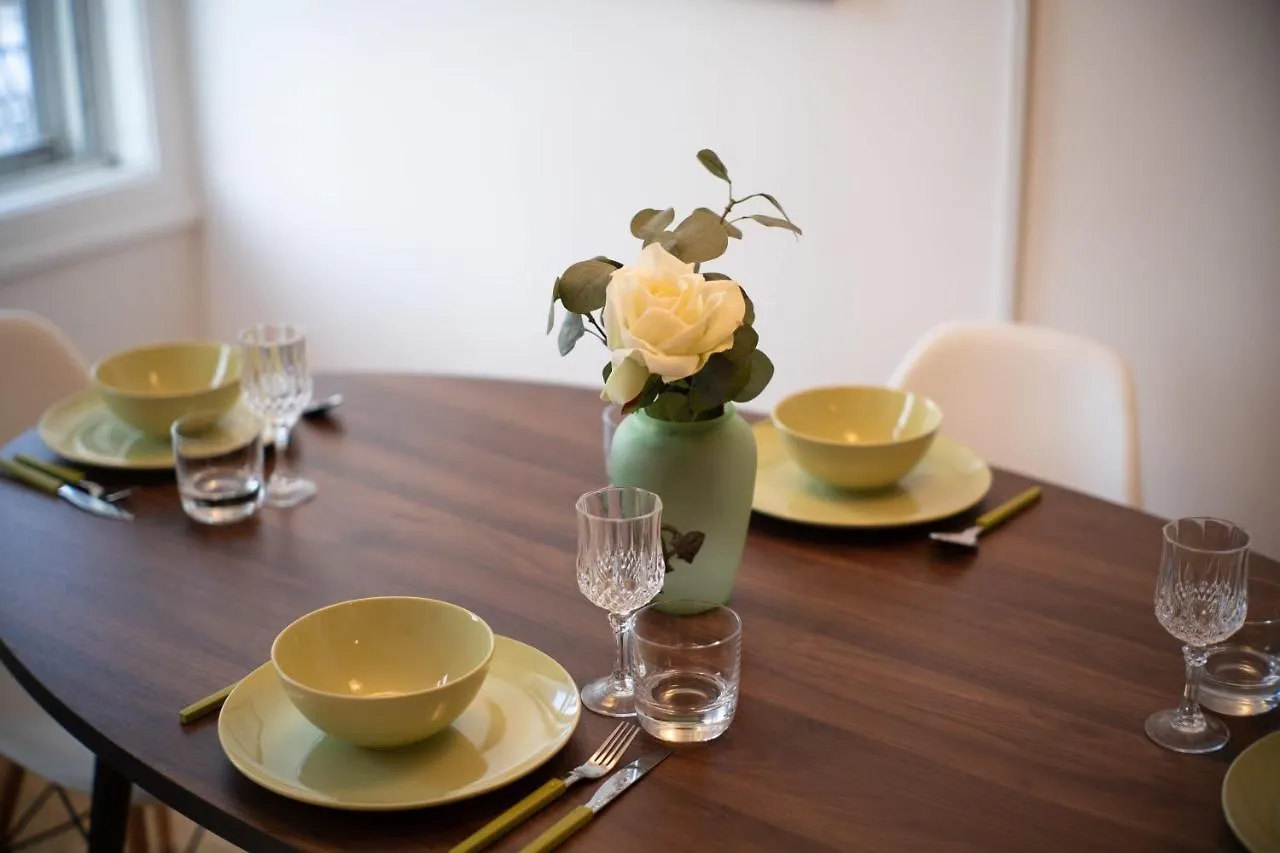 Superb 1 Bed & Sofa Bed Steps Away From Cdn Metro Apartment Montreal